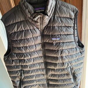 Men’s Patagonia puffy vest size large